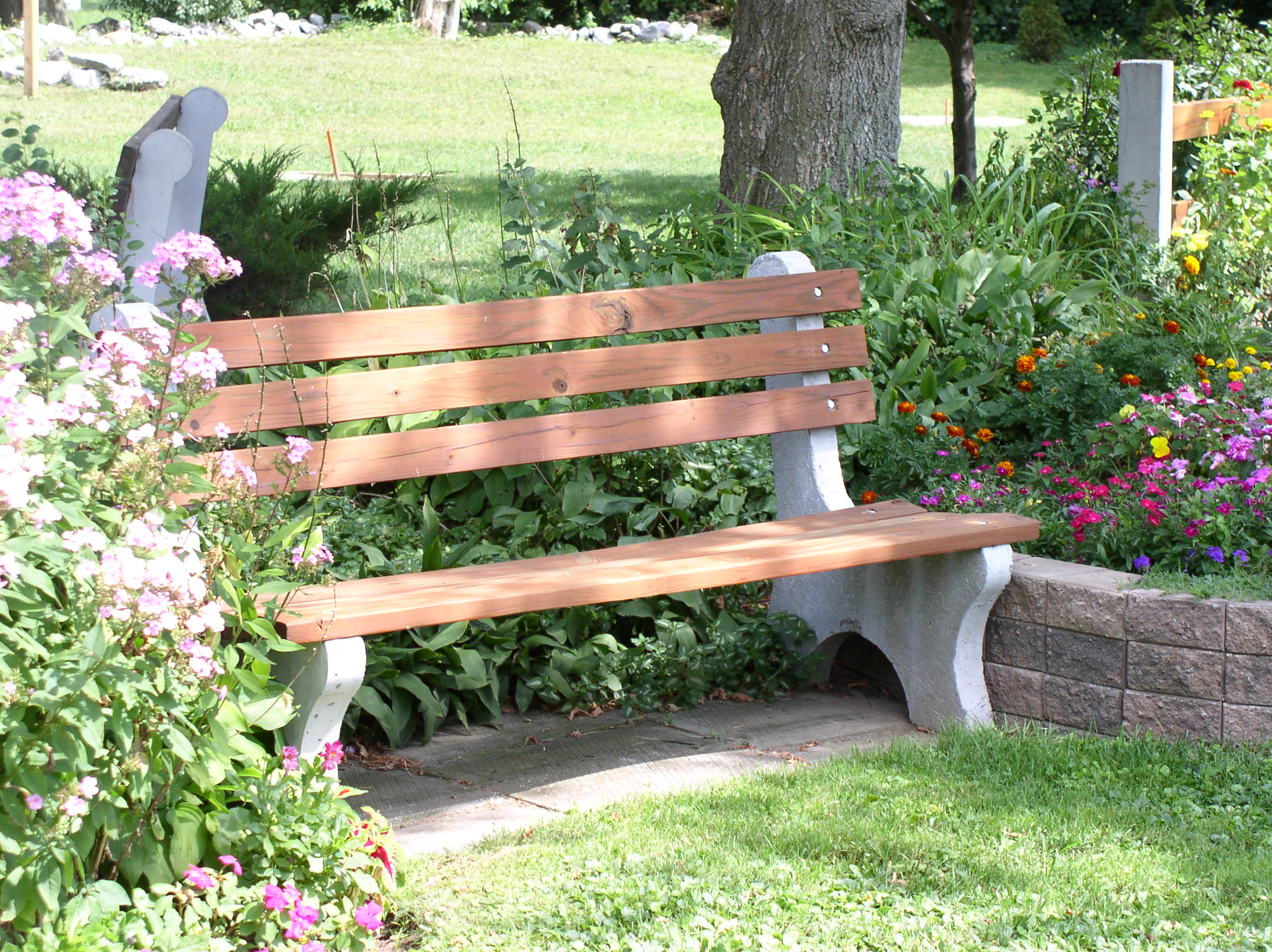 PARK BENCH Donated by: JEFFERSON CONCRETE CORP | WPBS | Serving