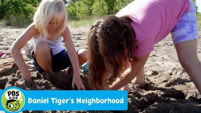 DANIEL TIGER’S NEIGHBORHOOD | Grace and Zoe Make a Sandcastle | PBS KIDS